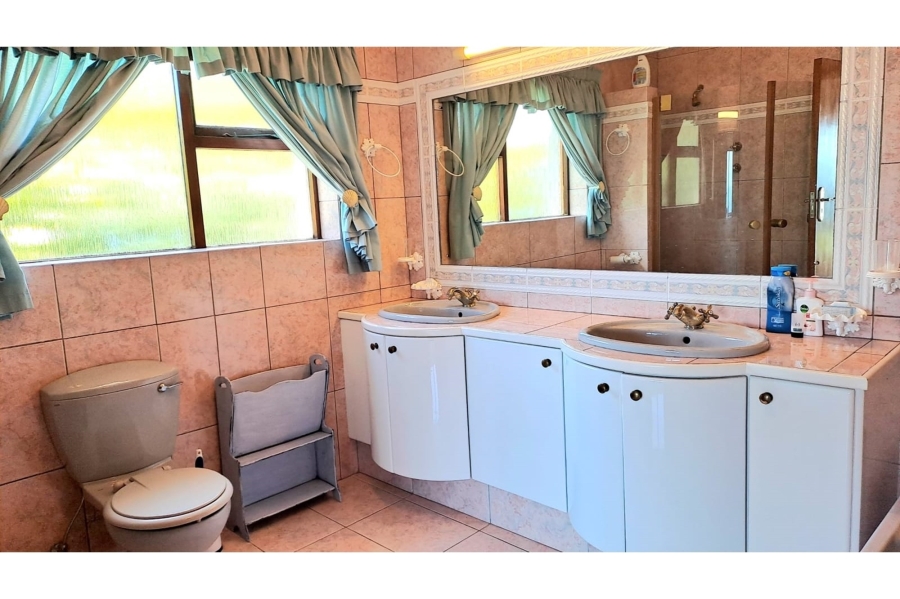 6 Bedroom Property for Sale in Brenton On Sea Western Cape
